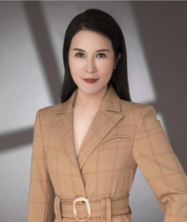 portrait of a woman entrepreneur named hannah ang
